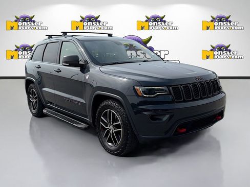 Used 2018 Jeep Grand Cherokee Trailhawk w/ Trailhawk Luxury Group AWD/4WD image 3