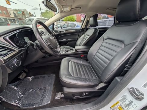 Used 2018 Ford Fusion SE w/ Fusion SE Technology Package FWD image 15