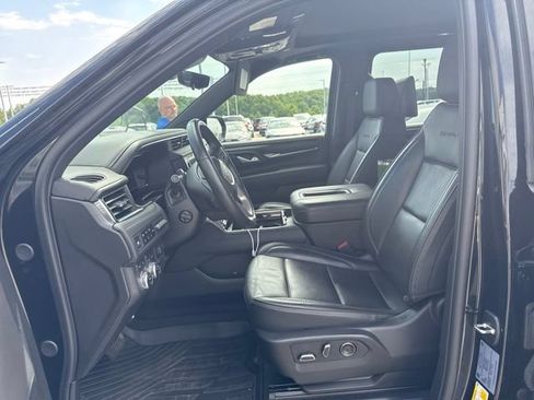 Used 2024 GMC Yukon XL Denali w/ Denali Reserve Package AWD/4WD image 7