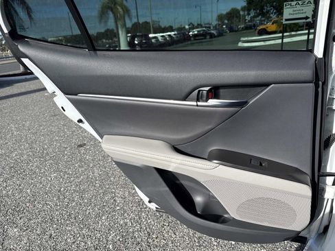 Used 2022 Toyota Camry XLE image 12