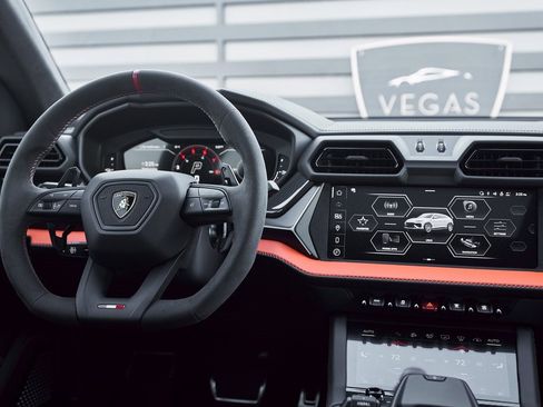 Used 2025 Lamborghini Urus SE image 53
