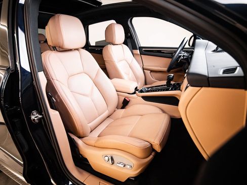 Certified 2023 Porsche Macan AWD/4WD image 29