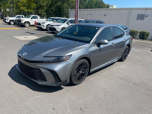 Used 2026 Toyota Camry SE FWD image 17