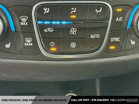 Used 2018 Chevrolet Equinox Premier FWD image 19