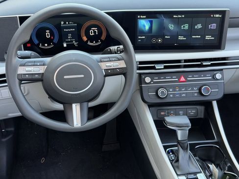 New 2026 Hyundai Tucson SE image 12