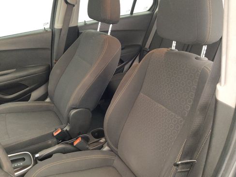 Used 2020 Chevrolet Trax LS FWD image 17