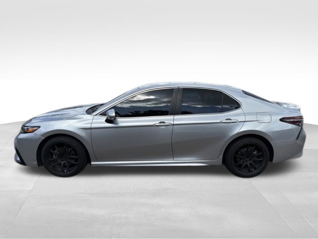 Used 2023 Toyota Camry SE FWD image 2