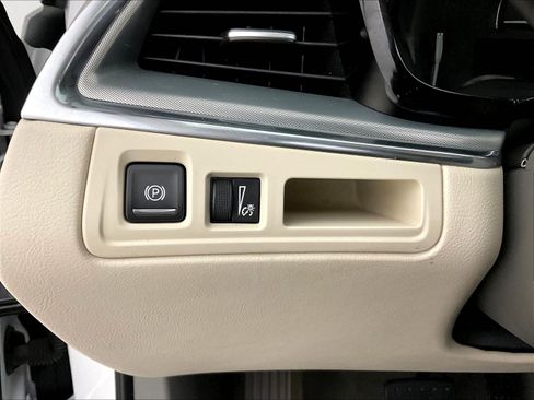 Used 2019 Cadillac XT5 Luxury FWD image 36