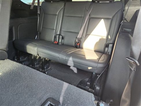 Used 2022 Chevrolet Suburban Z71 image 9