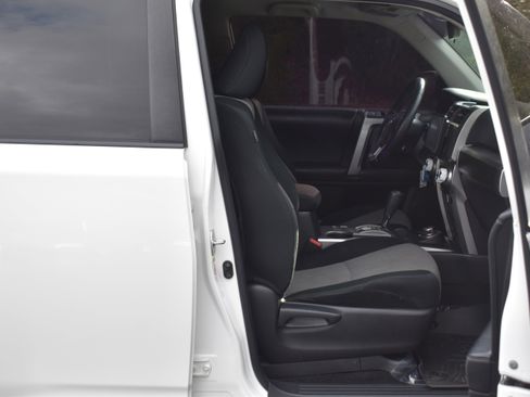 Used 2016 Toyota 4Runner SR5 image 25