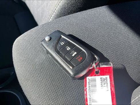 Used 2023 Toyota Corolla LE w/ Carpet Mat Package (TMS) FWD image 32