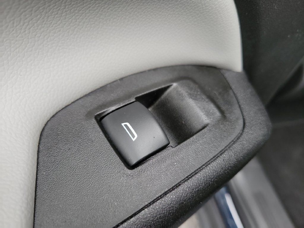 Used 2020 Chevrolet Equinox LS w/ LS Convenience Package FWD image 18