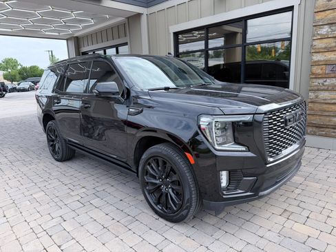 Used 2021 GMC Yukon Denali w/ Denali Premium Package AWD/4WD image 8