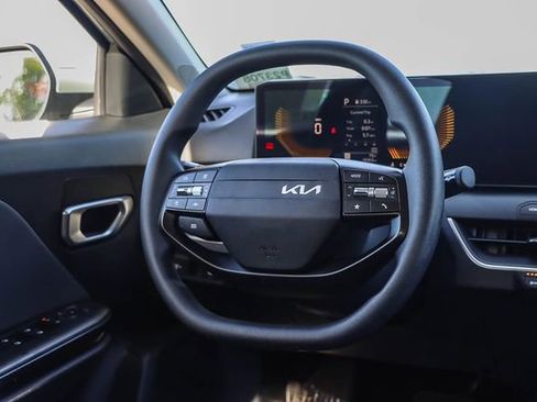 Used 2025 Kia K4 LXS image 17