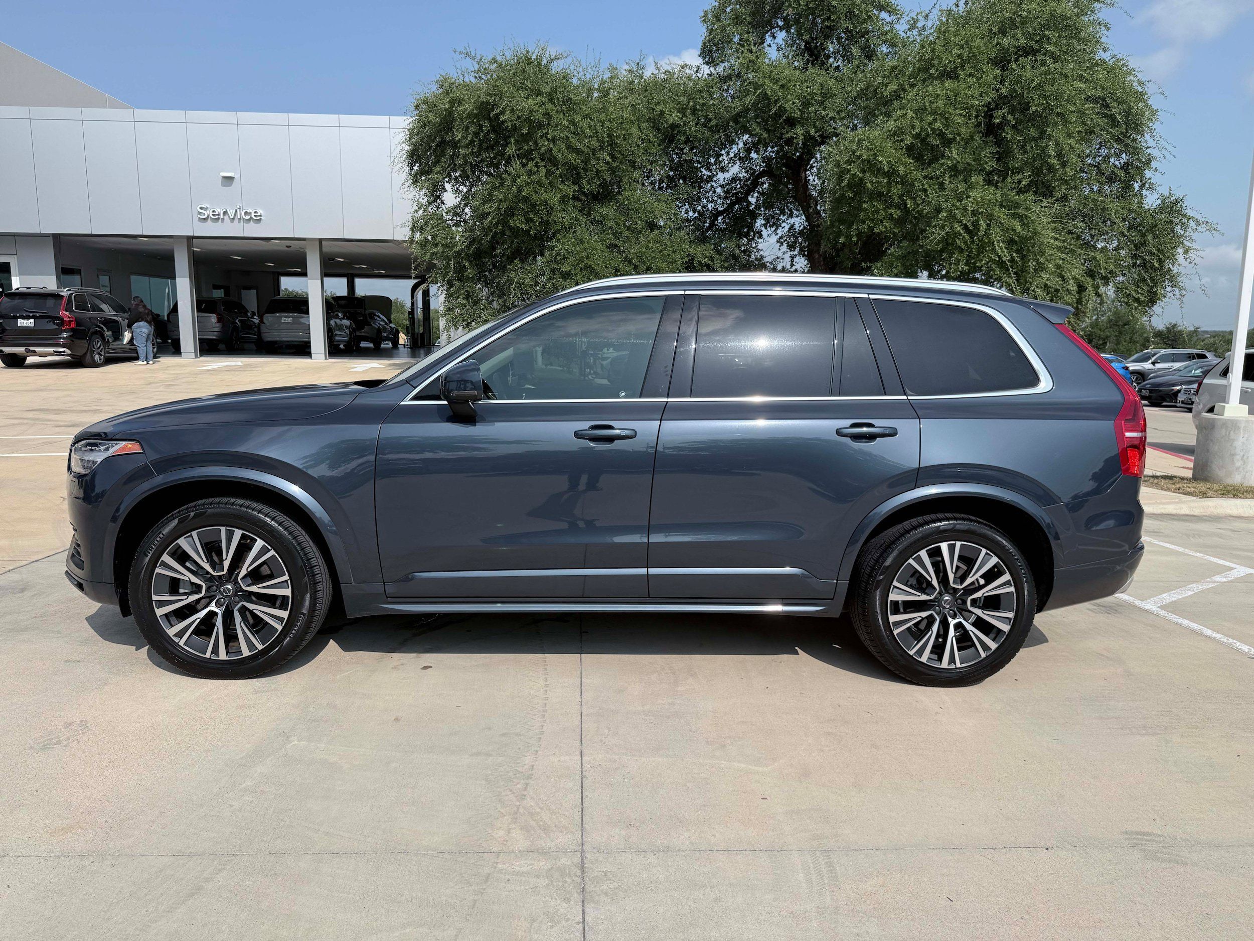 Used 2021 Volvo XC90 T6 Momentum w/ Protection Package Premier AWD/4WD image 3