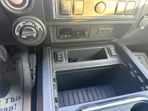 Used 2019 Nissan Titan SV w/ SV Convenience Package image 11