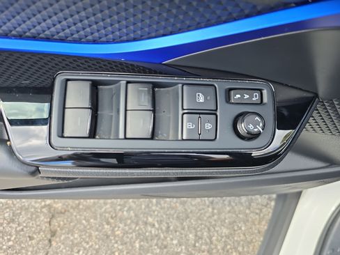 Used 2020 Toyota C-HR XLE image 27