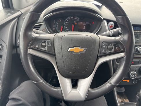 Used 2019 Chevrolet Trax LT w/ LT Convenience Package image 23