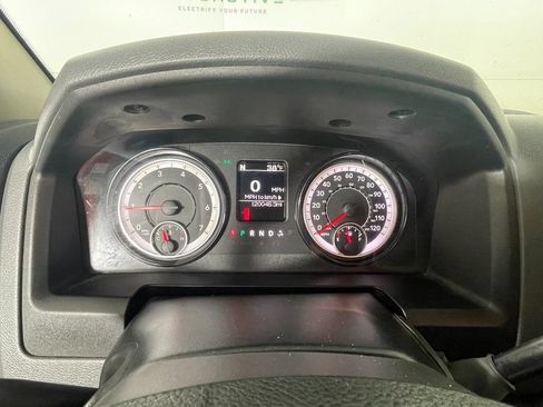 Used 2018 RAM 3500 Tradesman w/ Chrome Appearance Group RWD image 17