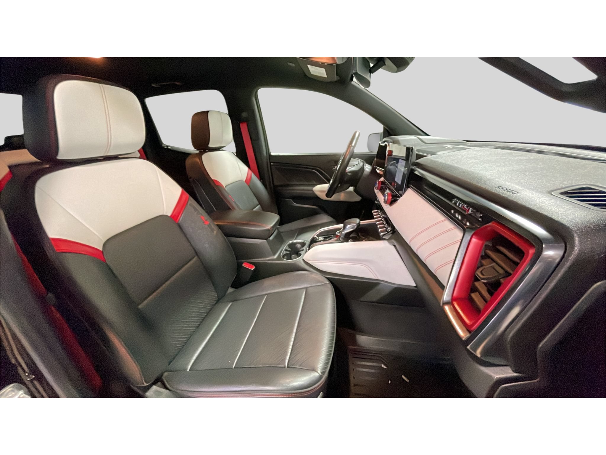 Used 2024 GMC Canyon AT4X AWD/4WD image 16