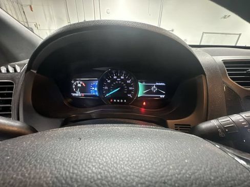 Used 2019 Ford Explorer XLT w/ Equipment Group 202A FWD image 14