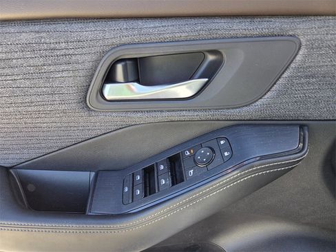 Used 2021 Nissan Rogue SV image 21