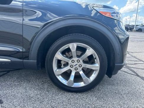 Used 2020 Ford Explorer Platinum w/ Premium Technology Package AWD/4WD image 2