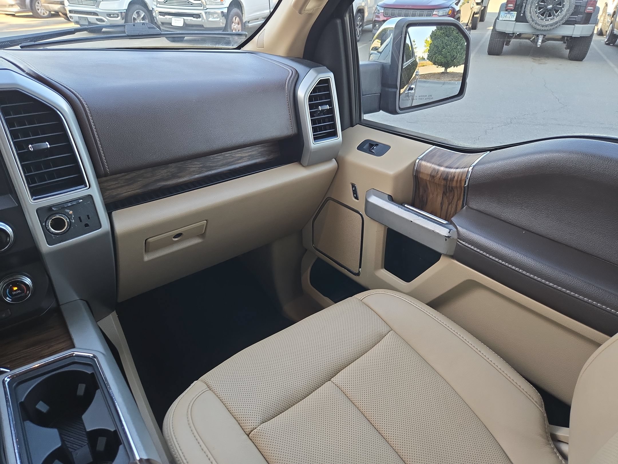 Used 2019 Ford F150 Lariat w/ Equipment Group 502A Luxury AWD/4WD image 11