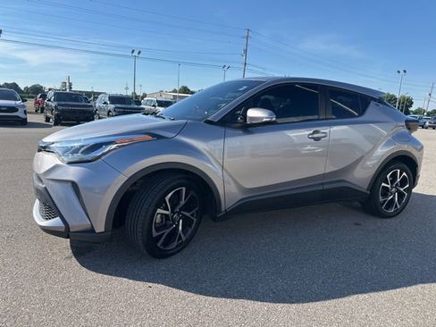 Used 2020 Toyota C-HR XLE FWD image 30