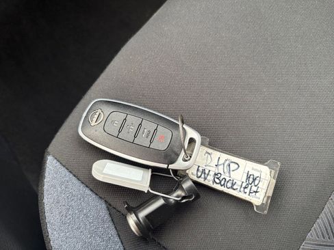 Used 2025 Nissan Versa SV FWD image 21