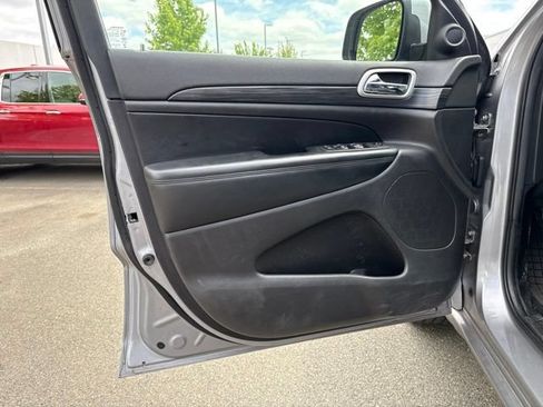 Used 2019 Jeep Grand Cherokee Altitude AWD/4WD image 14