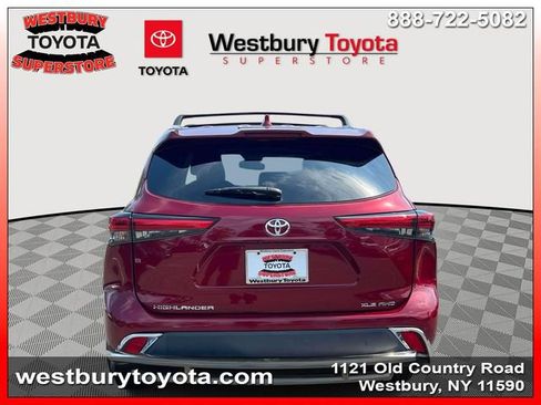 Used 2023 Toyota Highlander XLE AWD/4WD image 9