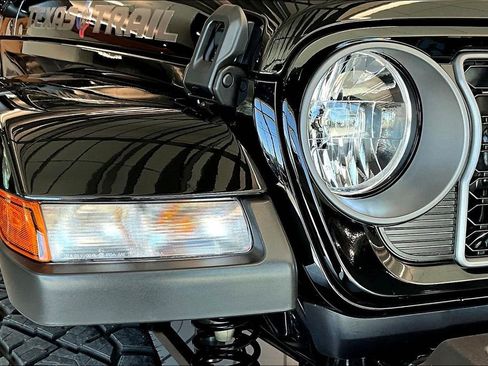 New 2025 Jeep Gladiator Sport image 29