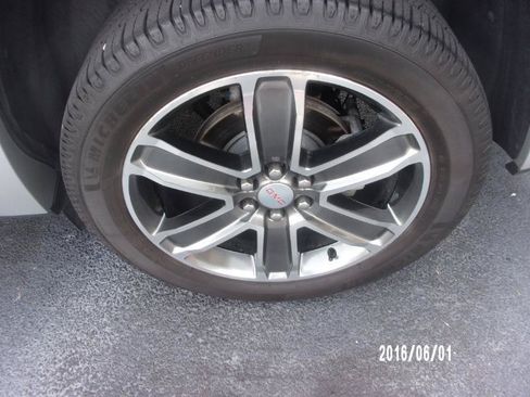 Used 2018 GMC Acadia Denali w/ Technology Package FWD image 17