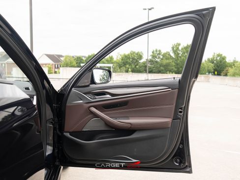 Used 2021 BMW M550i xDrive w/ Premium Package image 46