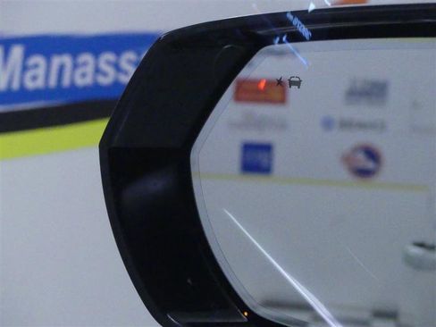 Used 2022 GMC Yukon XL AT4 image 31