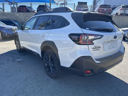 Certified 2025 Subaru Outback Onyx Edition image 5