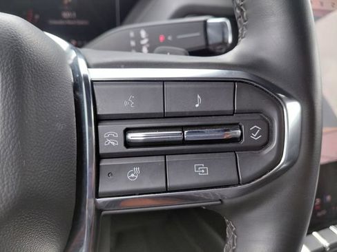 Used 2025 GMC Yukon Denali AWD/4WD image 30