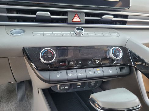 Used 2025 Hyundai Elantra SEL FWD image 18
