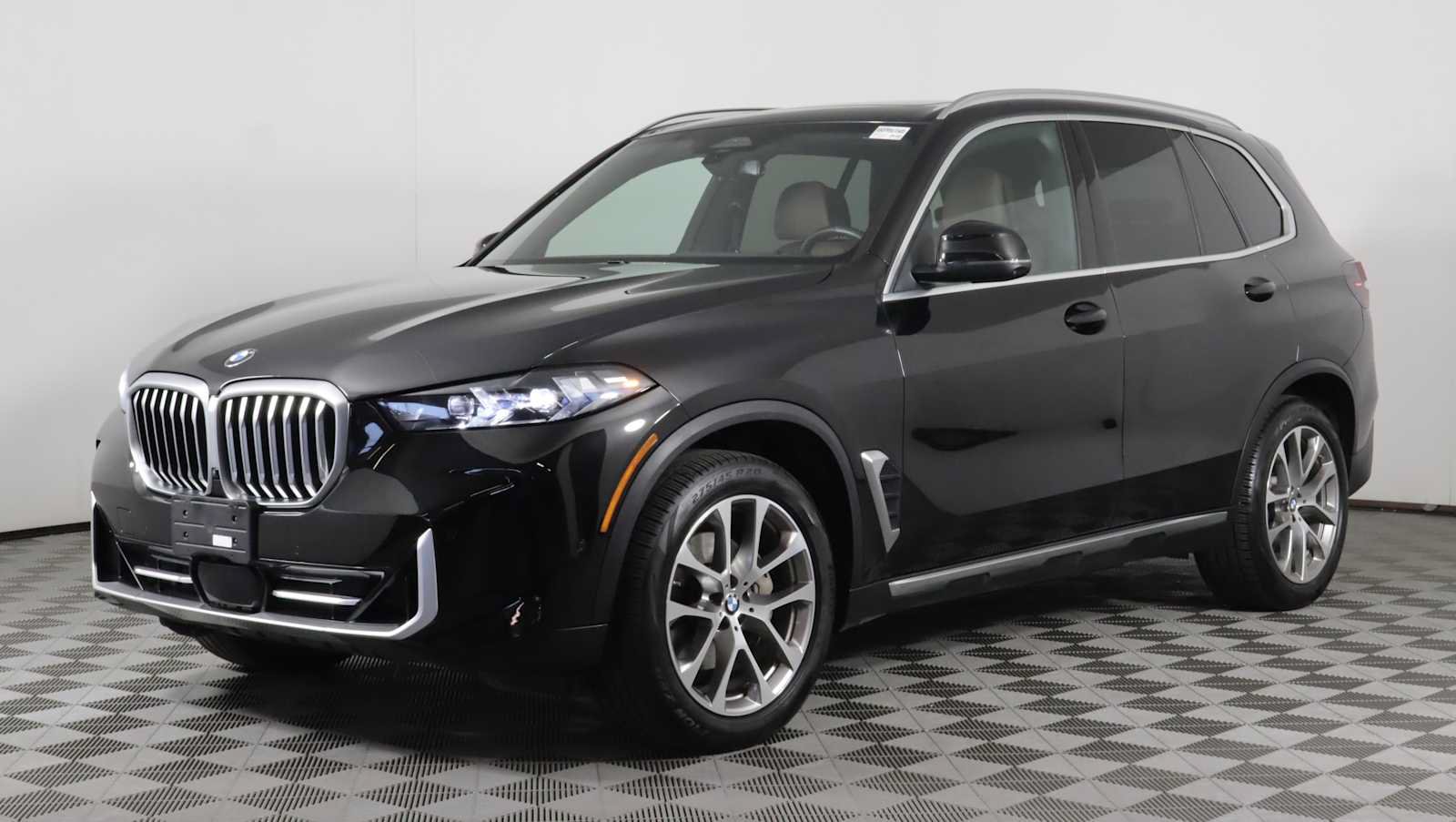 Used 2024 BMW X5 xDrive40i w/ Premium Package AWD/4WD image 3