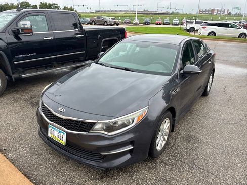 Used 2017 Kia Optima LX FWD image 2