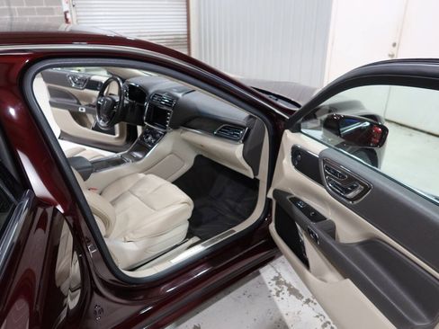 Used 2020 Lincoln Continental Reserve FWD image 9