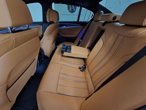 Used 2021 BMW M550i xDrive w/ Executive Package image 21