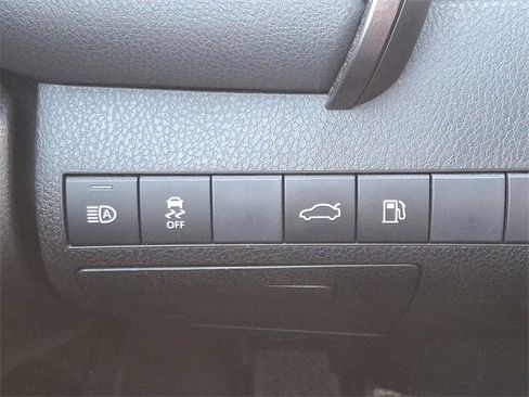 Used 2018 Toyota Camry SE image 22