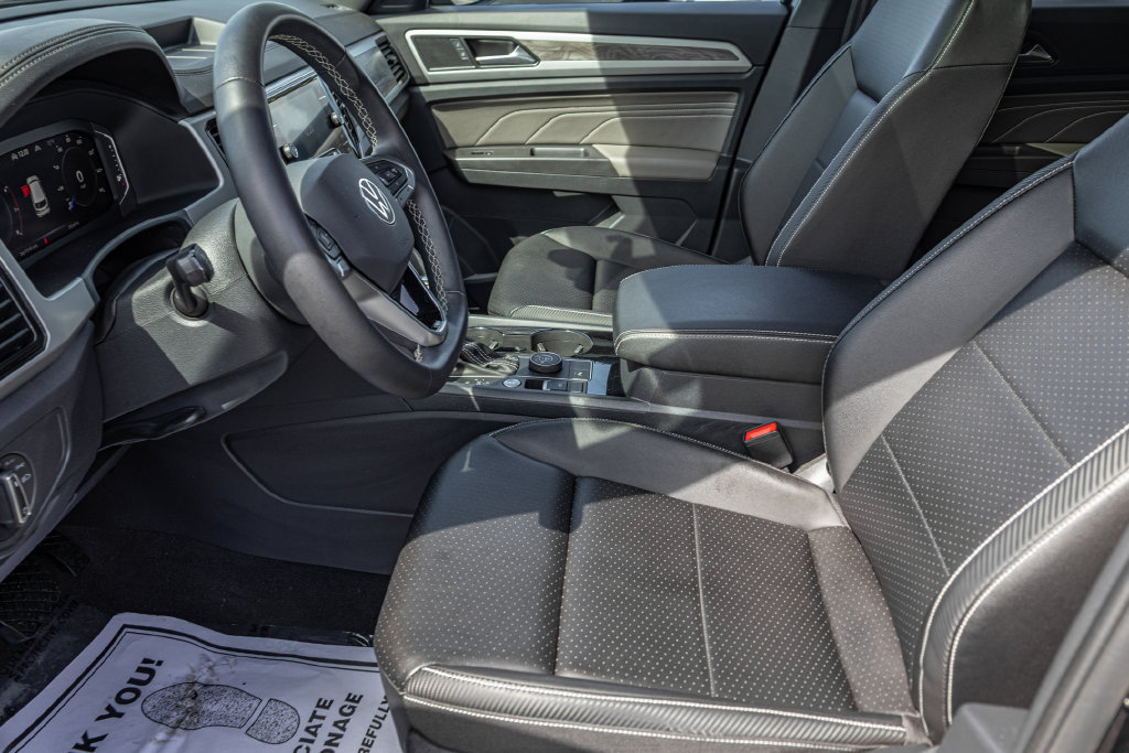 Certified 2023 Volkswagen Atlas Cross Sport SE w/ Panoramic Sunroof Package AWD/4WD image 13
