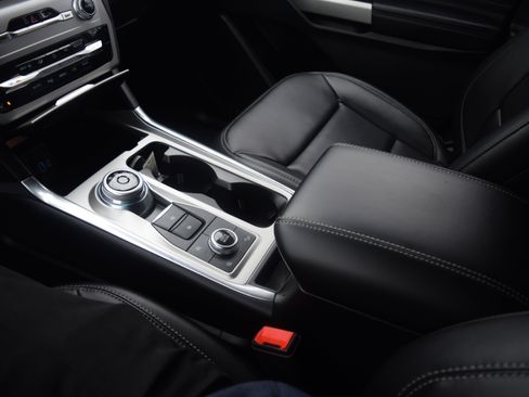 Used 2023 Ford Explorer XLT w/ Equipment Group 202A image 13