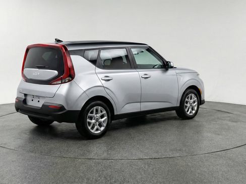 Used 2025 Kia Soul LX w/ LX Technology Package FWD image 9