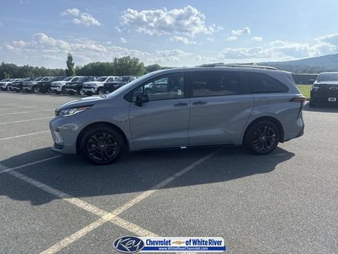 Used 2025 Toyota Sienna XSE w/ XSE Plus Package AWD/4WD image 1