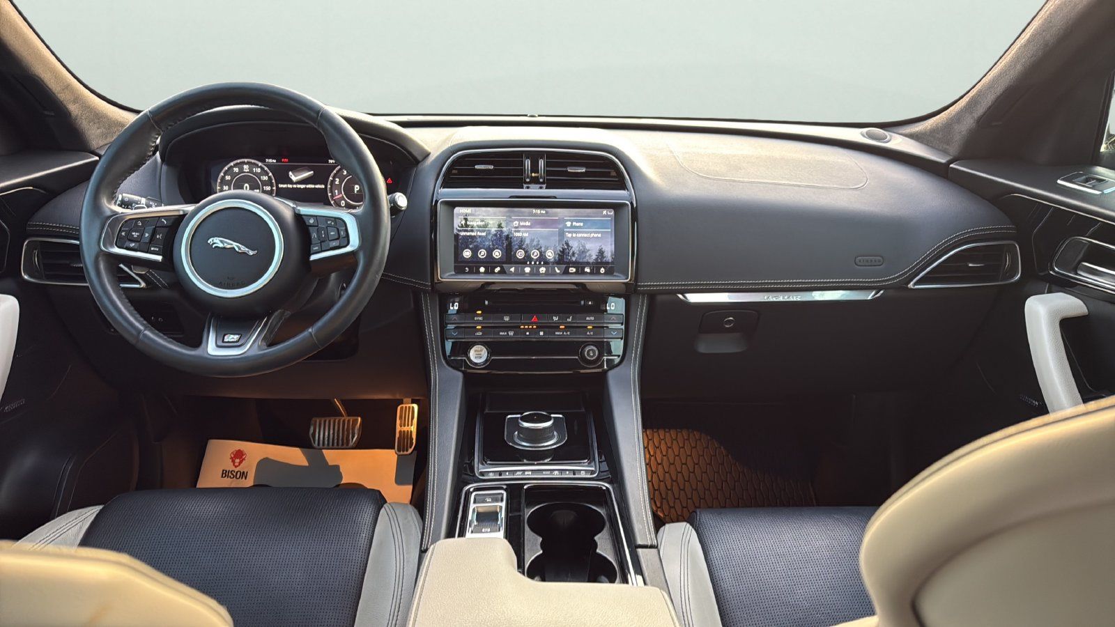 Used 2020 Jaguar F-PACE R-Sport AWD/4WD image 18