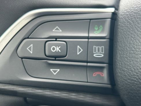 New 2025 Jeep Grand Cherokee Laredo image 12